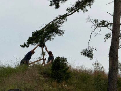 Naissaare Tähtkantsi idanõlv avati Marko Matvere kiviheitemasinaga